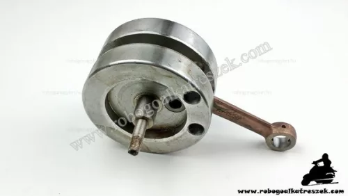 Főtengely 2 ütemű dongó motorhoz 111mm
